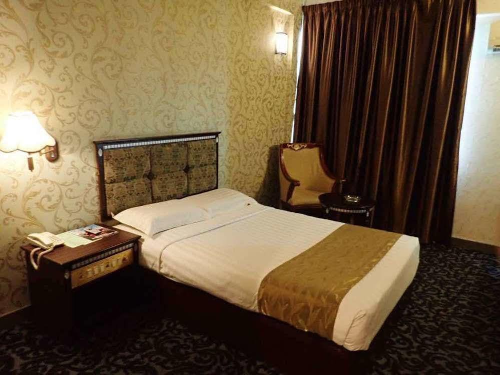 Greenleaf Hotel Kuantan Bagian luar foto