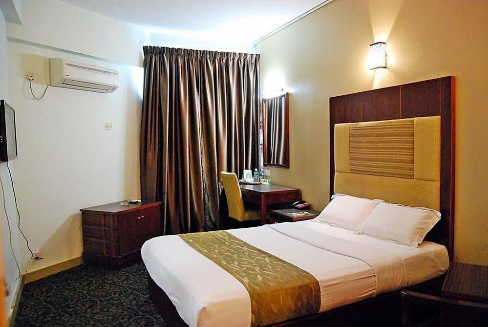 Greenleaf Hotel Kuantan Bagian luar foto