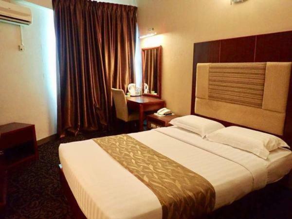 Greenleaf Hotel Kuantan Bagian luar foto